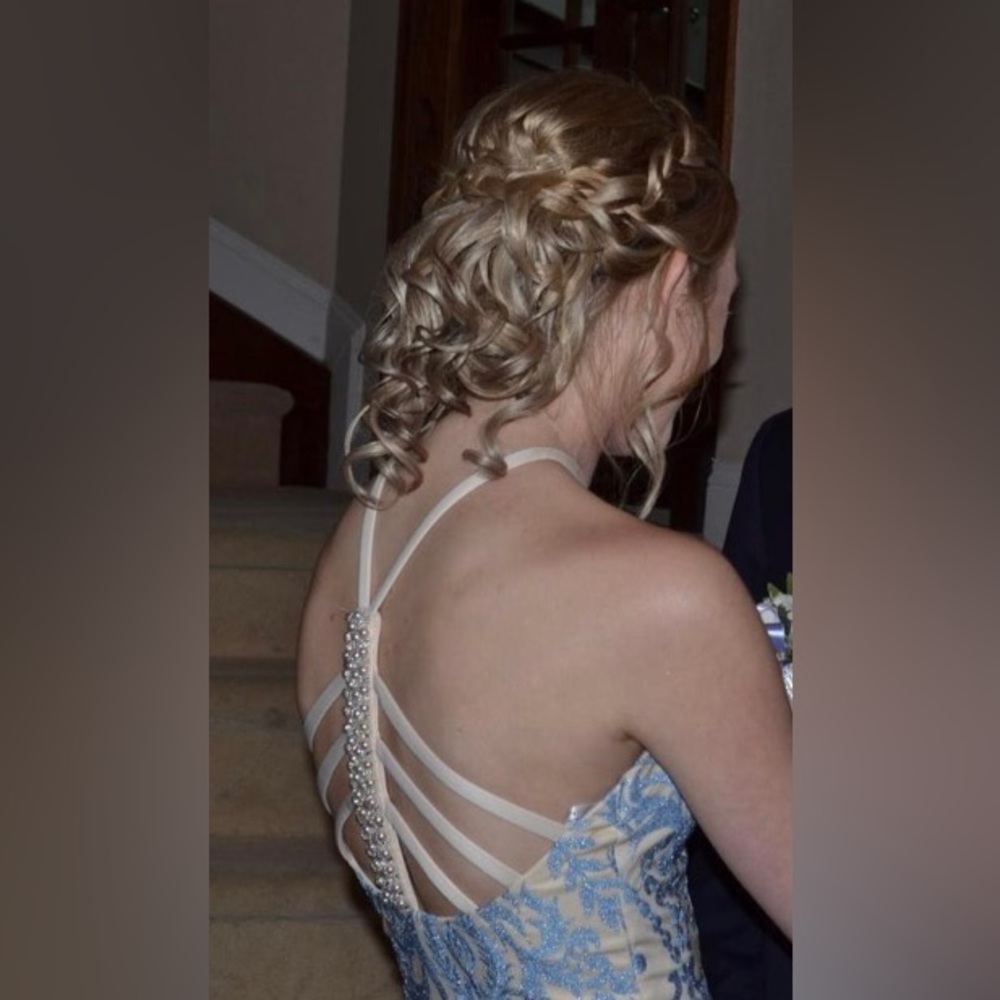 PROM DRESS - Picture 3 of 4